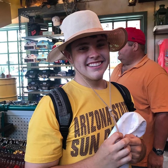 Meet your Posher, Porter - Picture 1 of 1